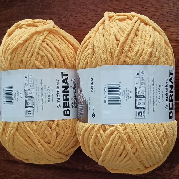 NWT 2 Bernard Blanket Yarn 6 Super Bulky Yarnspirations Sunsoaked k250 - Picture 2 of 2